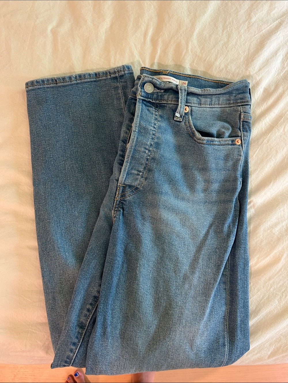 Levi's Straight Leg Women's Jeans in Classic Blue Wash